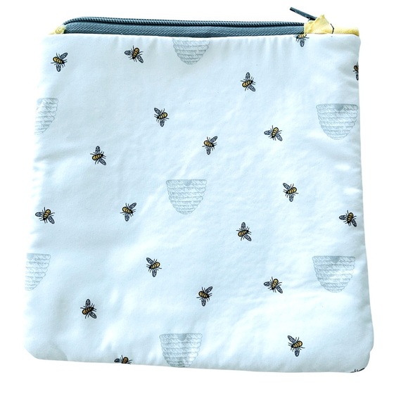 NEW Handmade Cosmetic Bag Zip Pouch Travel Clutch Bees Bumblebee Cotton 9 X 9.5 - Picture 1 of 4
